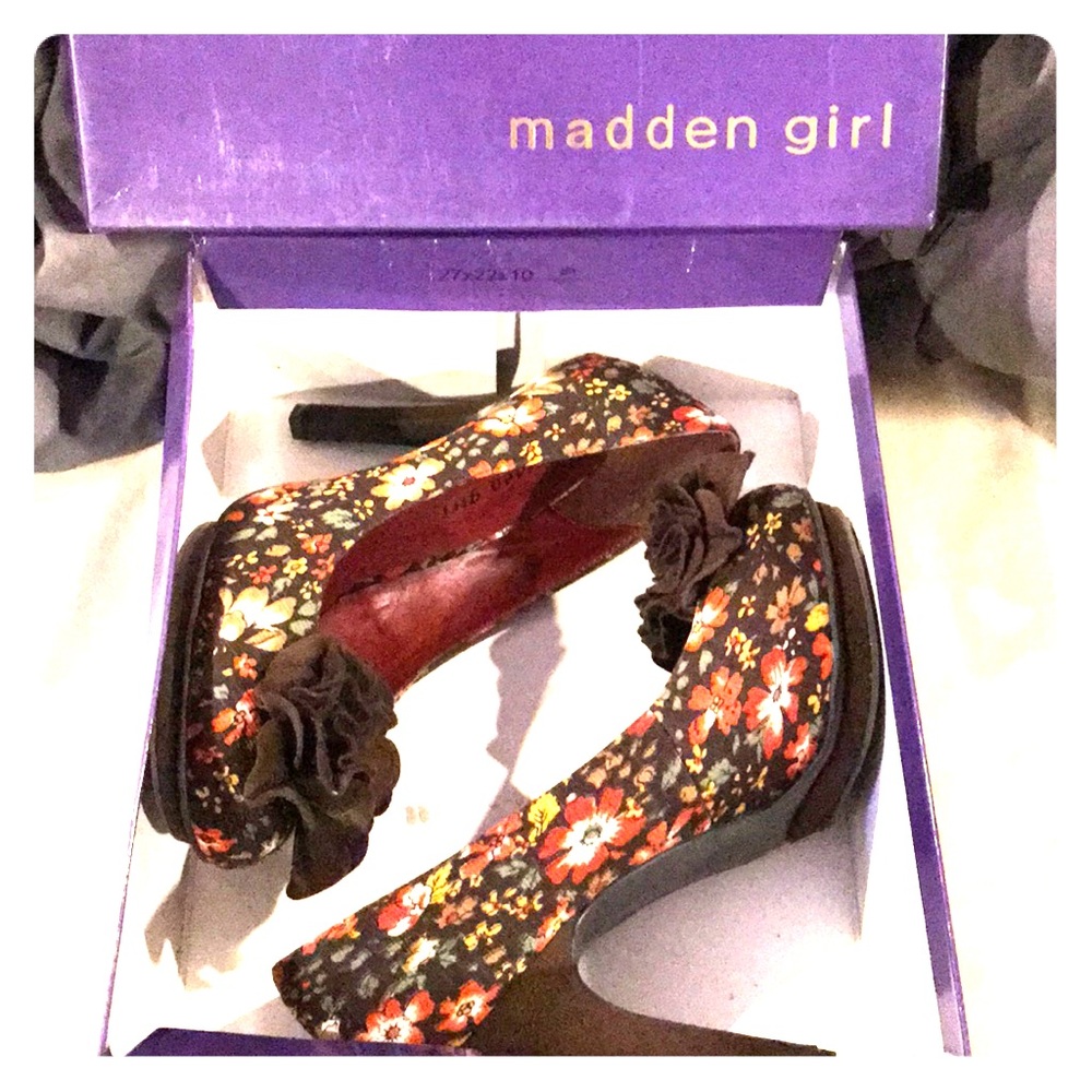 Madden Girl Retro Platform Heels